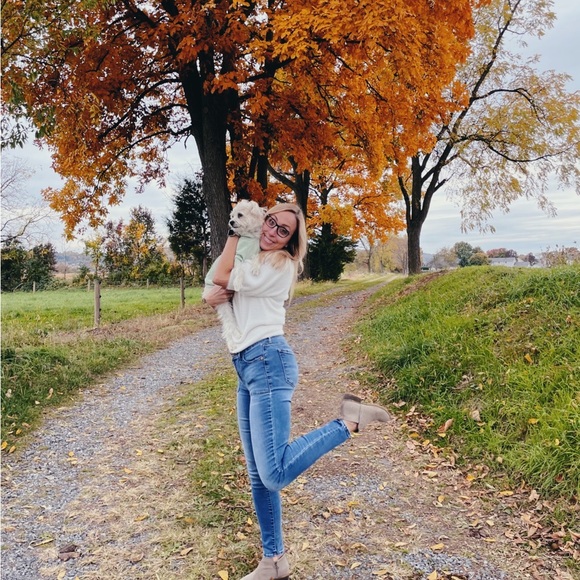 Meet your Posher, Heather - Picture 1 of 3